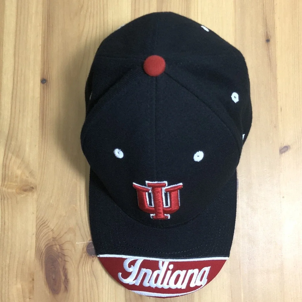 Indiana Hoosiers Zephyr Stretch Fit Hat Size M/L Black Red NCAA